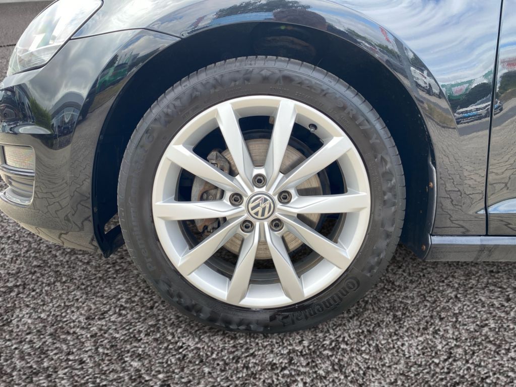 Fahrzeugabbildung Volkswagen Golf 1.4 TSI Highline Xenon,STH,SH,PDC,Climatr.