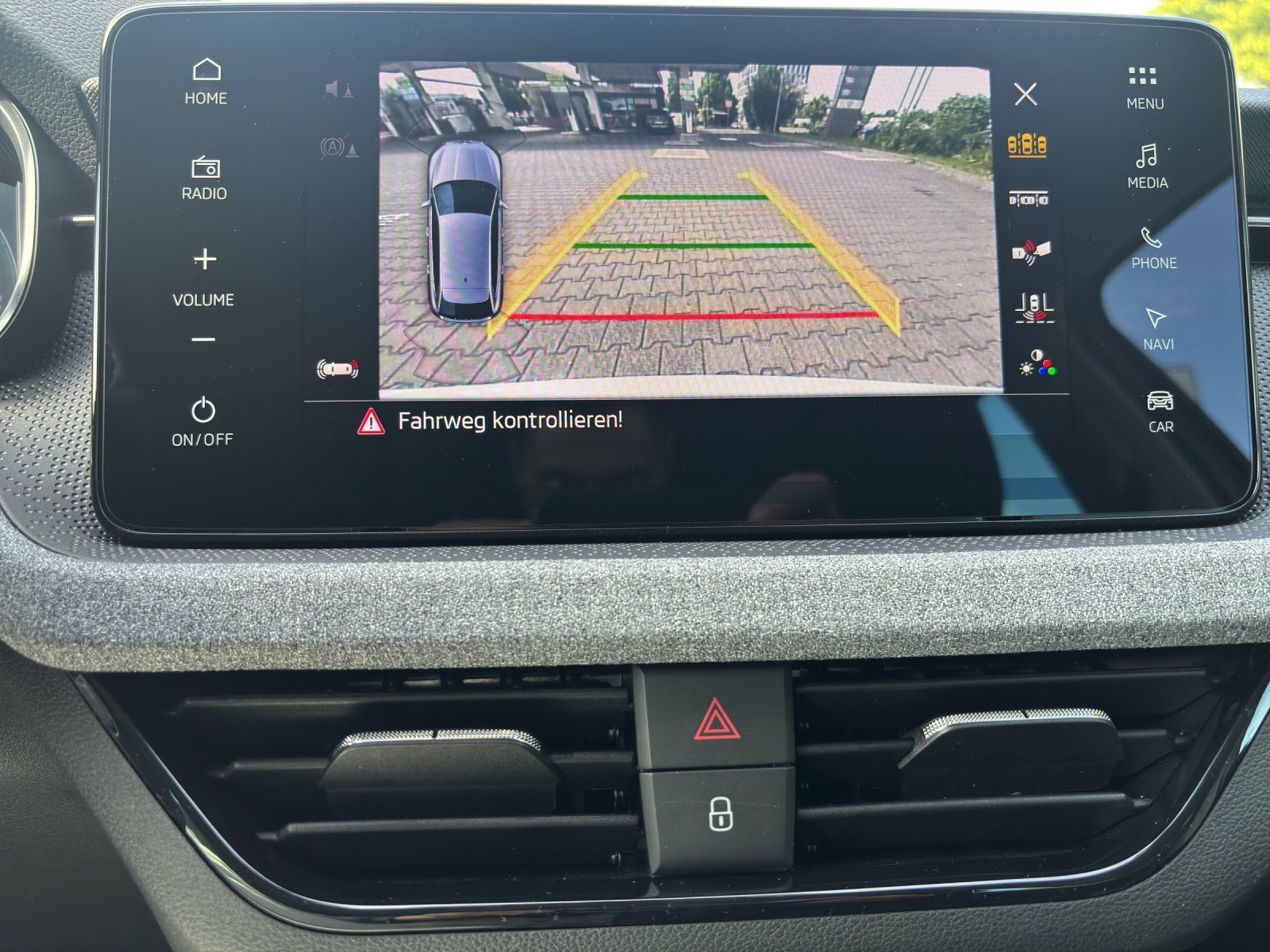 Fahrzeugabbildung SKODA Scala Tour 1,0 TSI 85 kW DSG