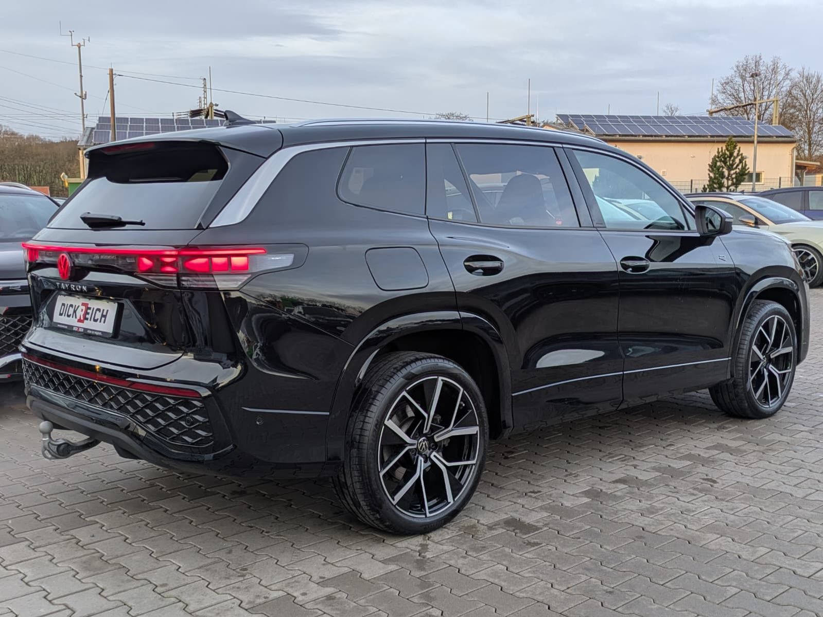 Fahrzeugabbildung Volkswagen Tayron 2.0 TDI 4M R-Line 7Si*MATRIX*AHK*PANO*HUD