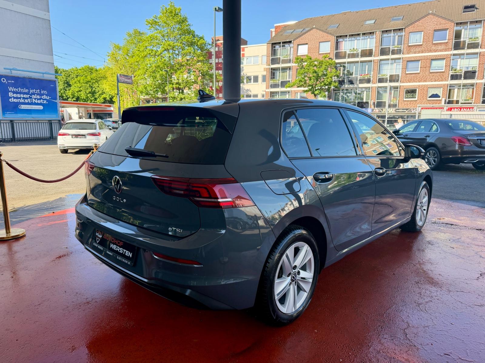 Volkswagen Golf VIII Lim. 1.5 eTSI 110 kW Life|LED|1. Hand