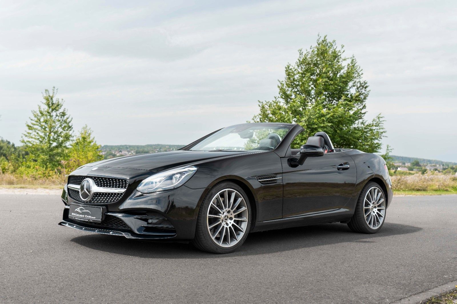 Fahrzeugabbildung Mercedes-Benz SLC 300 AMG Roadster H&K TOTW LED KAM NAV