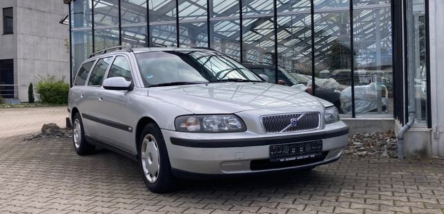 Volvo V70 Kombi 2.4 Klima  Sommerreifen + Winterreifen