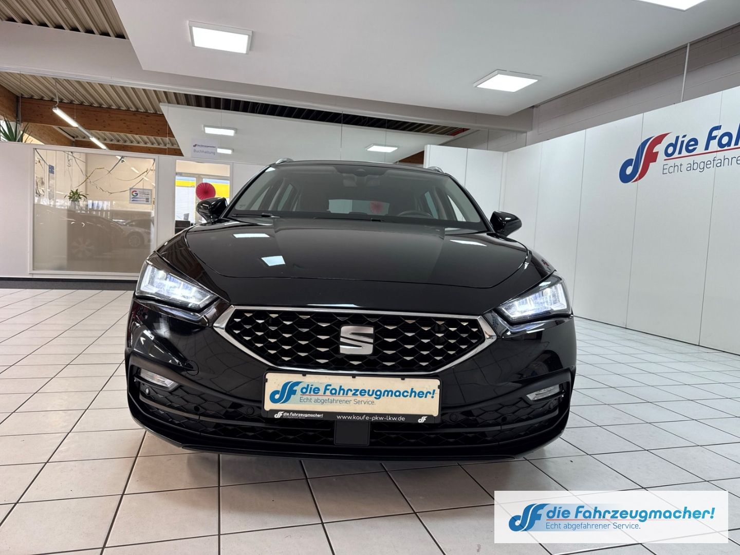 Fahrzeugabbildung SEAT Leon Sportstourer Xcellence e-HYBRID Navi Digita