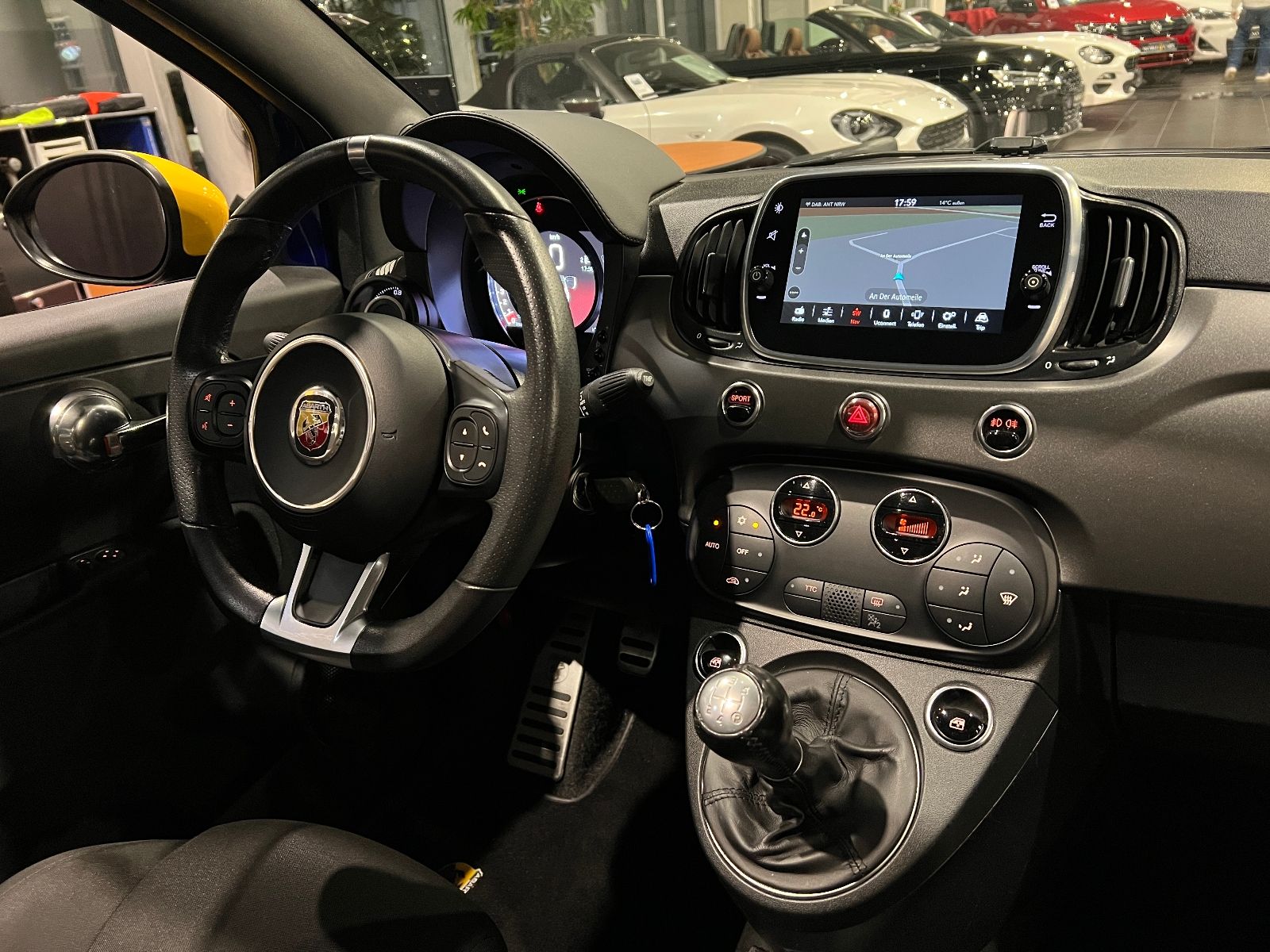 Fahrzeugabbildung Abarth 595C Pista KLIMA Navi CARPLAY PDC