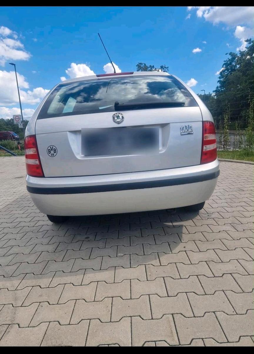 Skoda Fabia 2006 — rear view