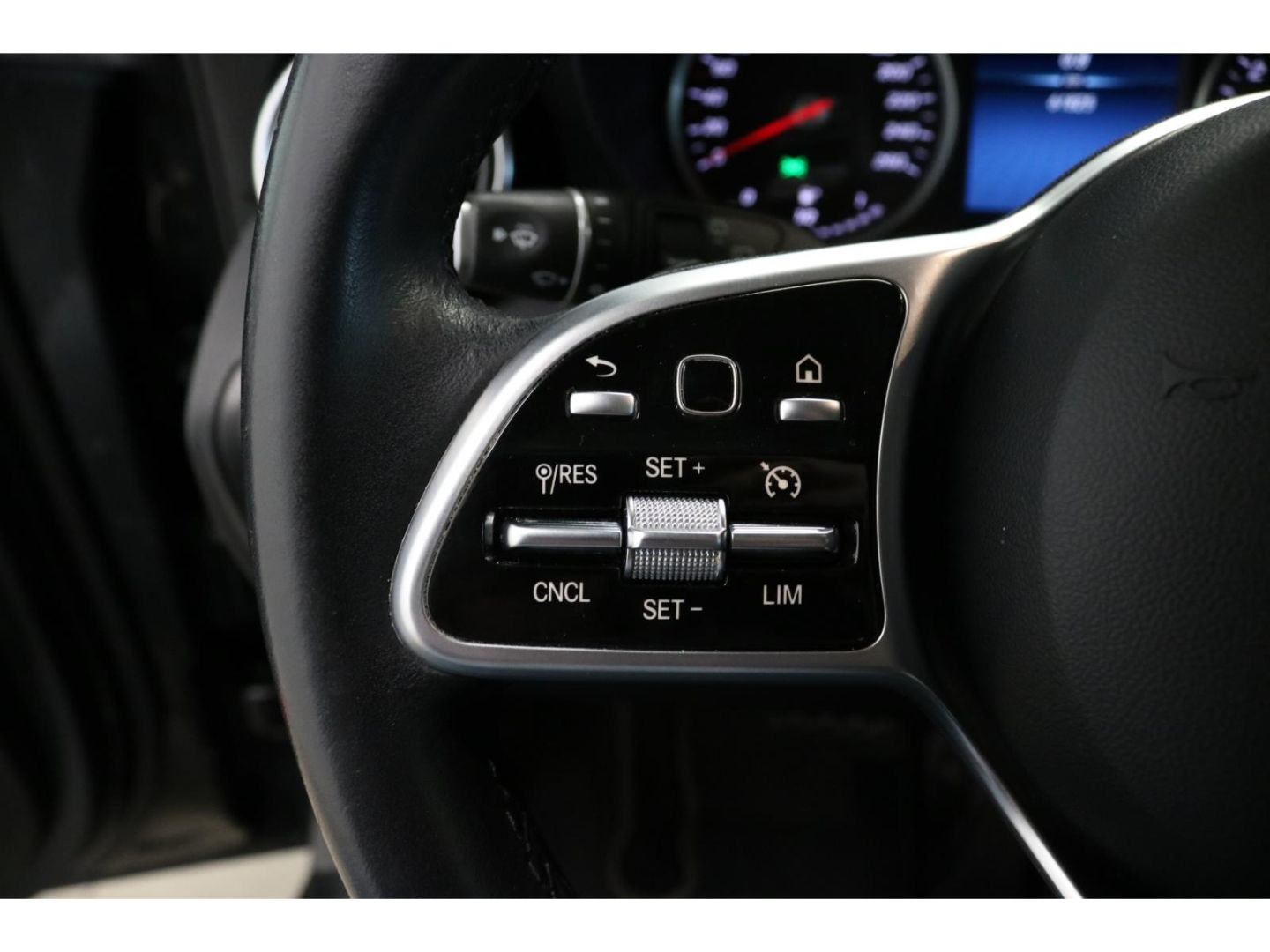 Fahrzeugabbildung Mercedes-Benz GLC 200 4Matic e. Heckklappe AHK Navi LED