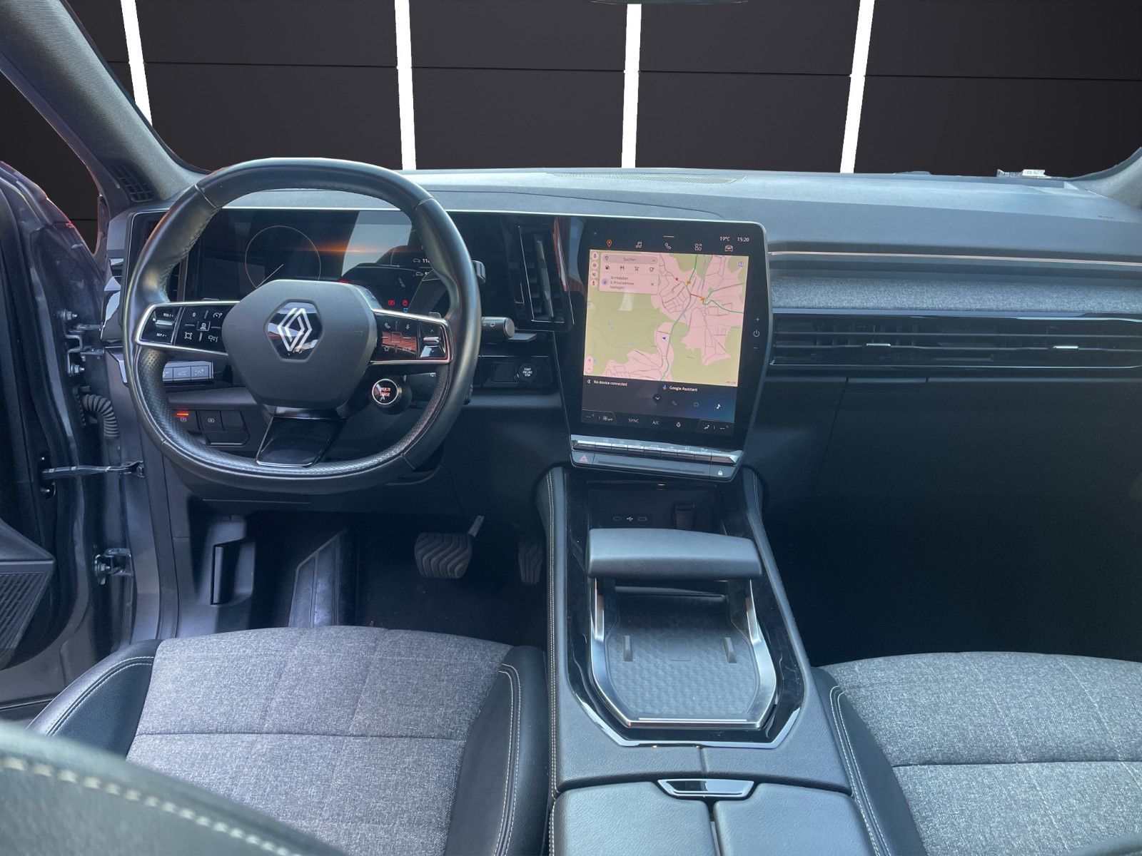 Fahrzeugabbildung Renault Espace VI Techno E-Tech Hybrid*7Sitzer*Navi*