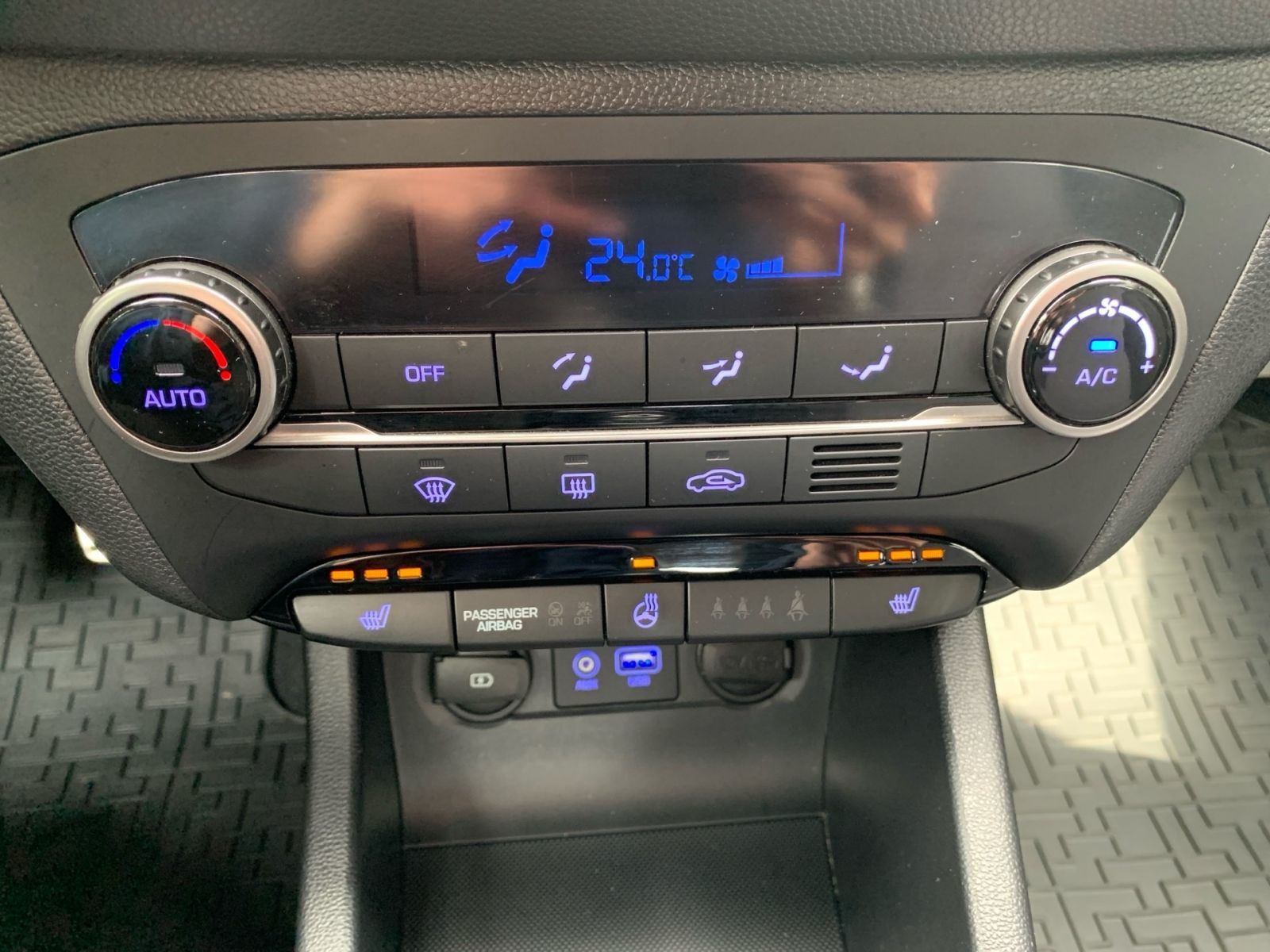 Fahrzeugabbildung Hyundai i20 Active 1.0 Trend Navi Kamera Sitzheizung