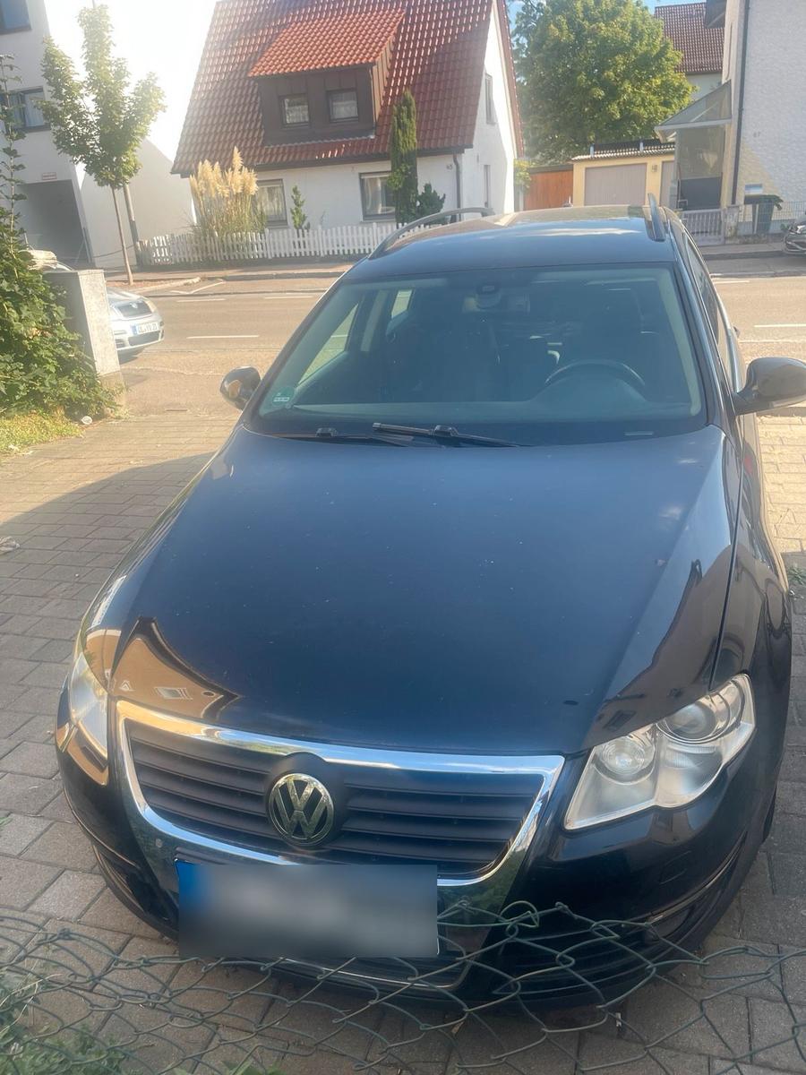 Volkswagen Passat 2006 — rear view