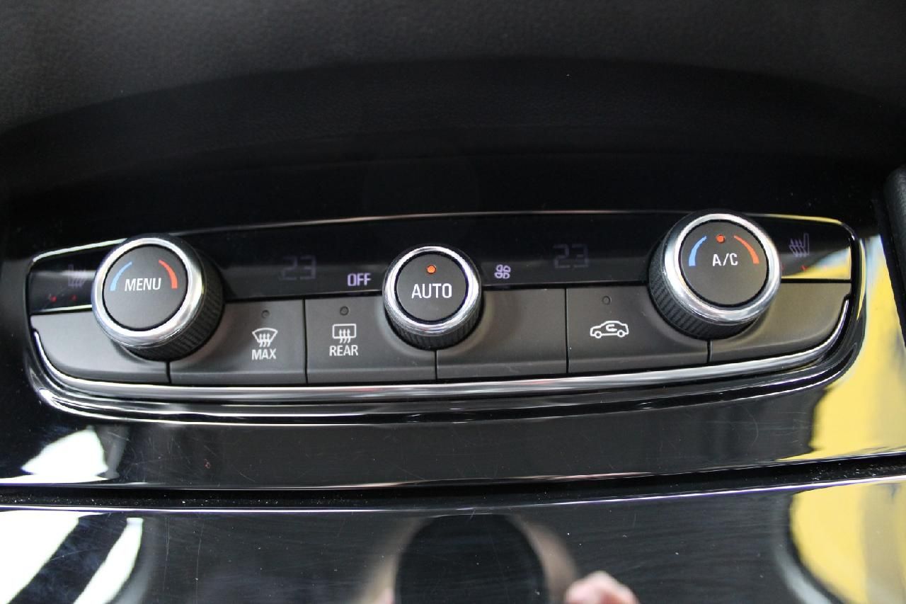 Fahrzeugabbildung Opel Grandland X 1.2T Elegance Automatik