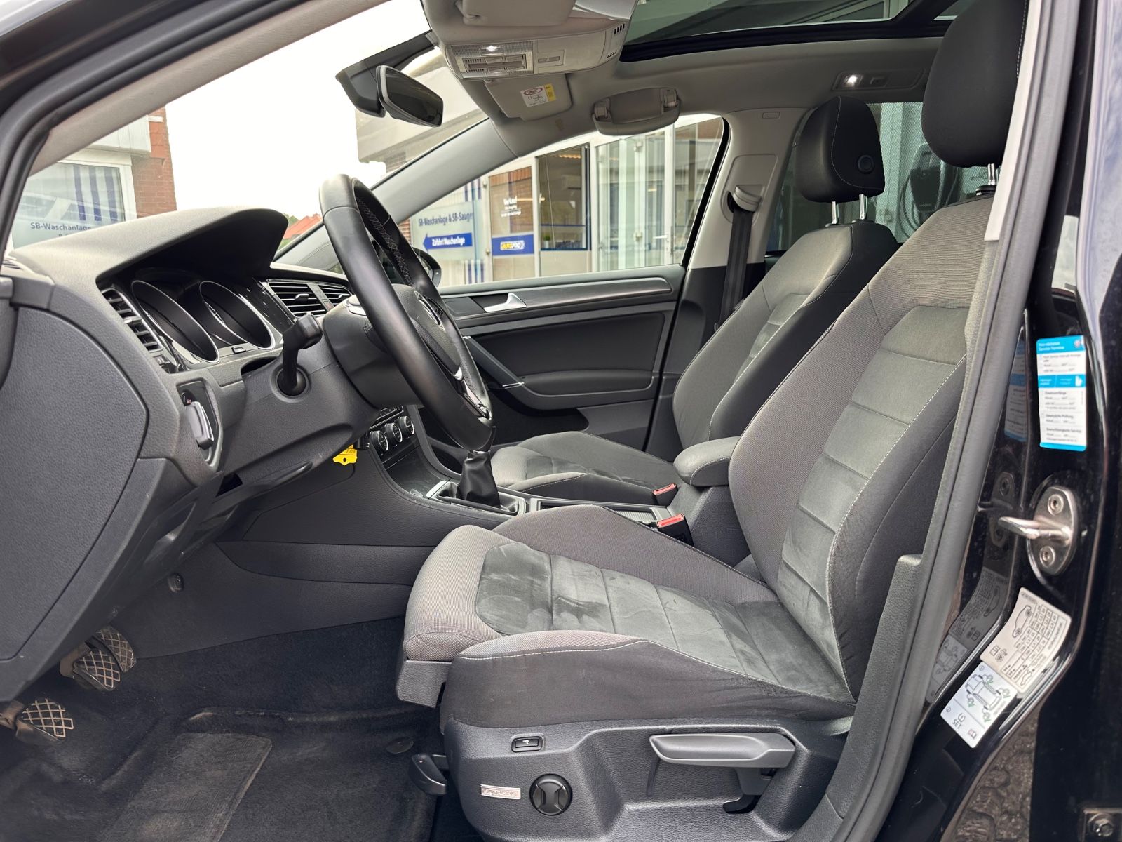 Fahrzeugabbildung Volkswagen Golf 1.5 Comfortline AHK/ACC/Pano/Navi/LED/Kamer