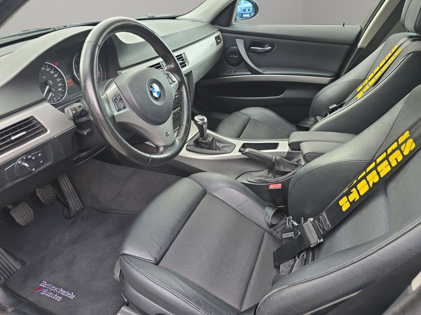 Fahrzeugabbildung BMW Touring 325i*Klima*Keyless GO*Xenon*VOll