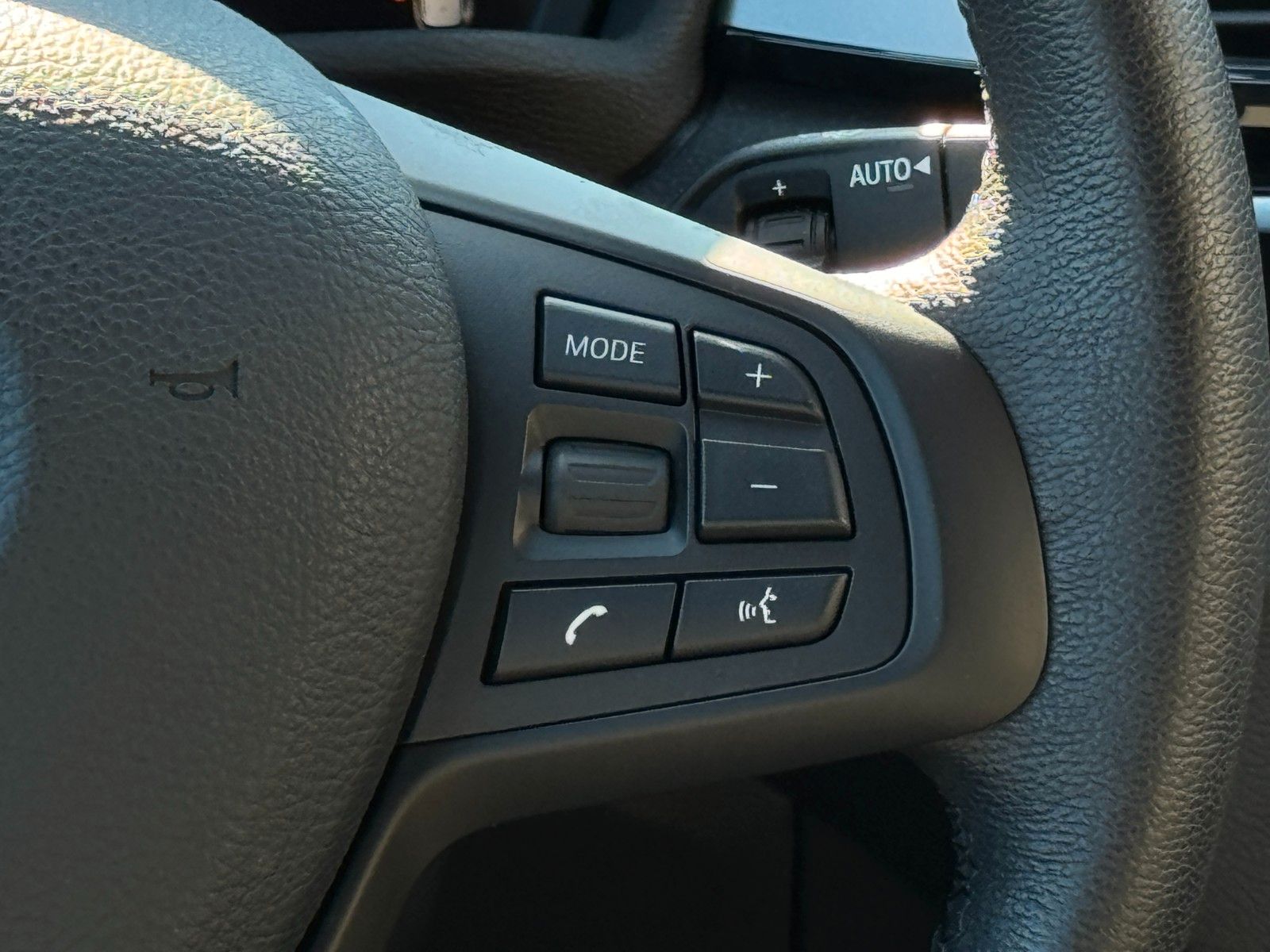 Fahrzeugabbildung BMW X1 sDrive20i Advantage Tempomat AHK PDC SHZ LED