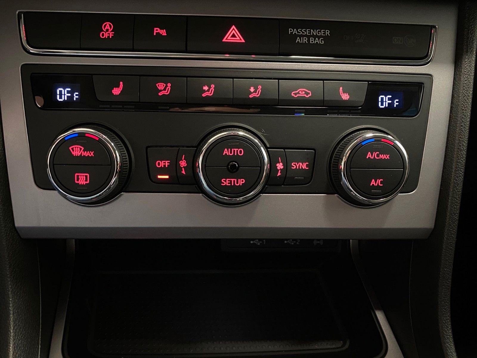 Fahrzeugabbildung SEAT Leon 1.4 TSI LIM. Start&StopXcellence+LED+17"ALU