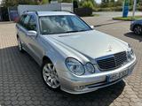 Mercedes-Benz E 500 4MATIC T AVANTGARDE V8 Legende - Mercedes-Benz E 500 aus 2004