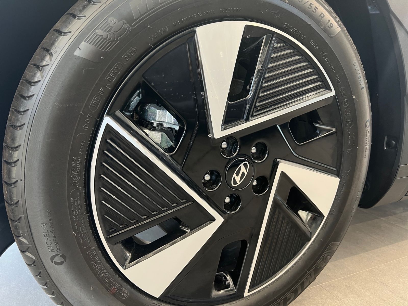 Fahrzeugabbildung Hyundai IONIQ 5 Elektro 63 kWh Wärmepumpe Navi LED