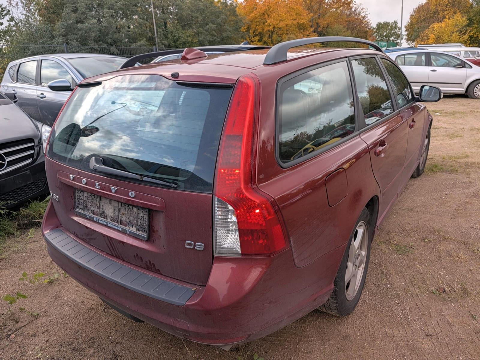 Volvo V50 2011 — interior