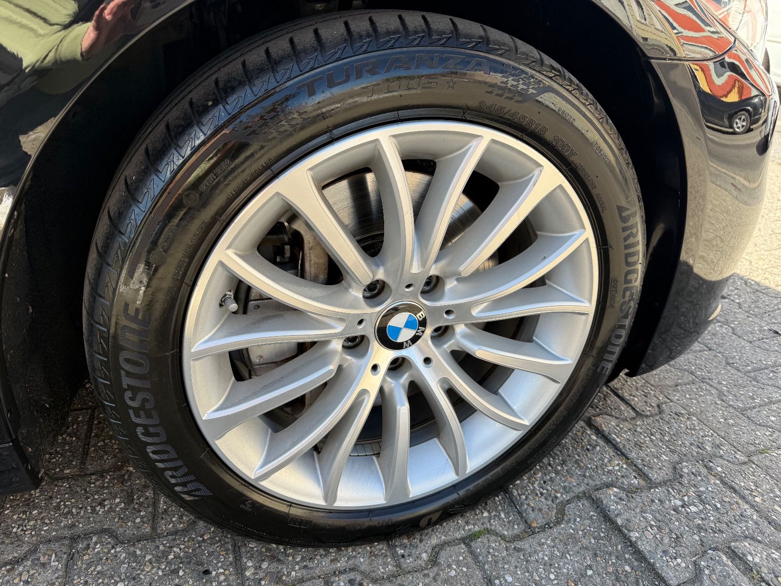 Fahrzeugabbildung BMW 535 i xDrive Luxury Line NAVI LED LEDER HEAD-UP