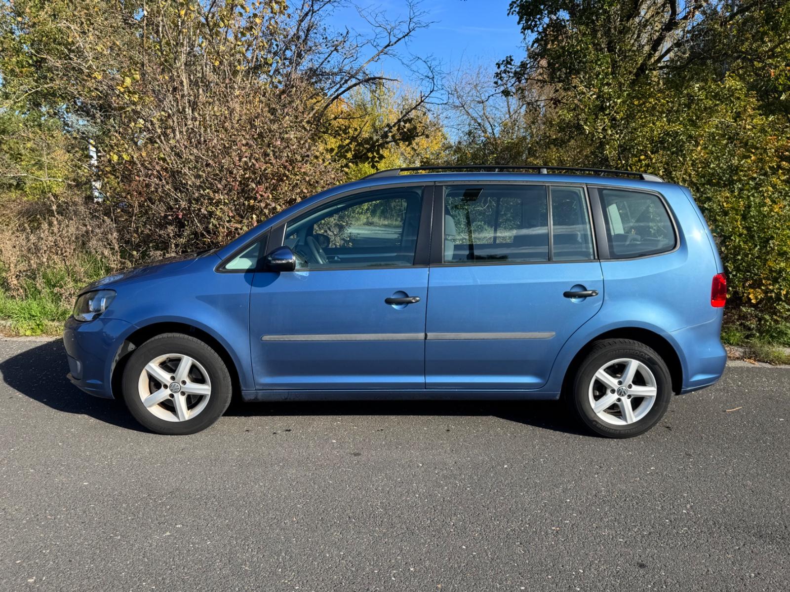 Volkswagen Touran 2011 — engine 1.197 cm³, 105 HP (77kW)