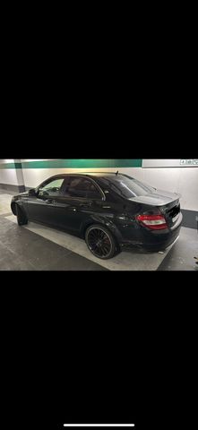 Mercedes-Benz C300 mit 19 Zoll Original Keskin Felgen