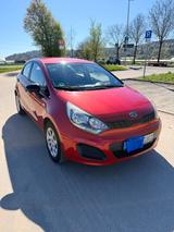 Kia Rio 1.2 Attract Attract - Kia Rio Attract mit Benzin-Antrieb