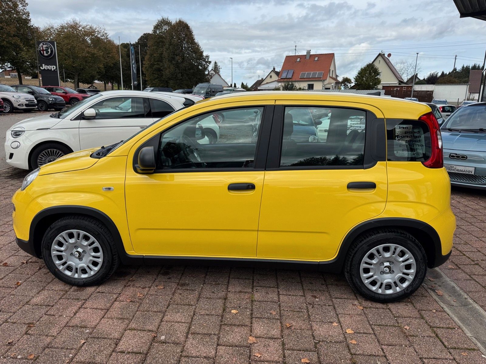 Fahrzeugabbildung Fiat Panda Pandina Hybrid 1.0 GSE 51kw (70PS) Gelb