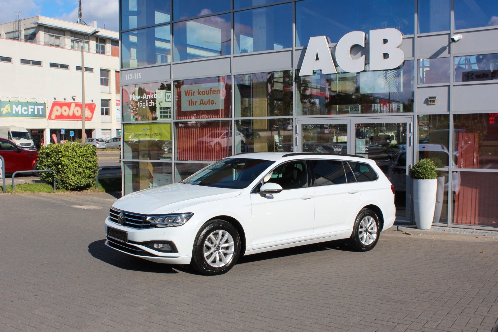 Volkswagen Passat Var. 2.0 TDI DSG LED ACC Stdhzg AHK RFK imagem 3