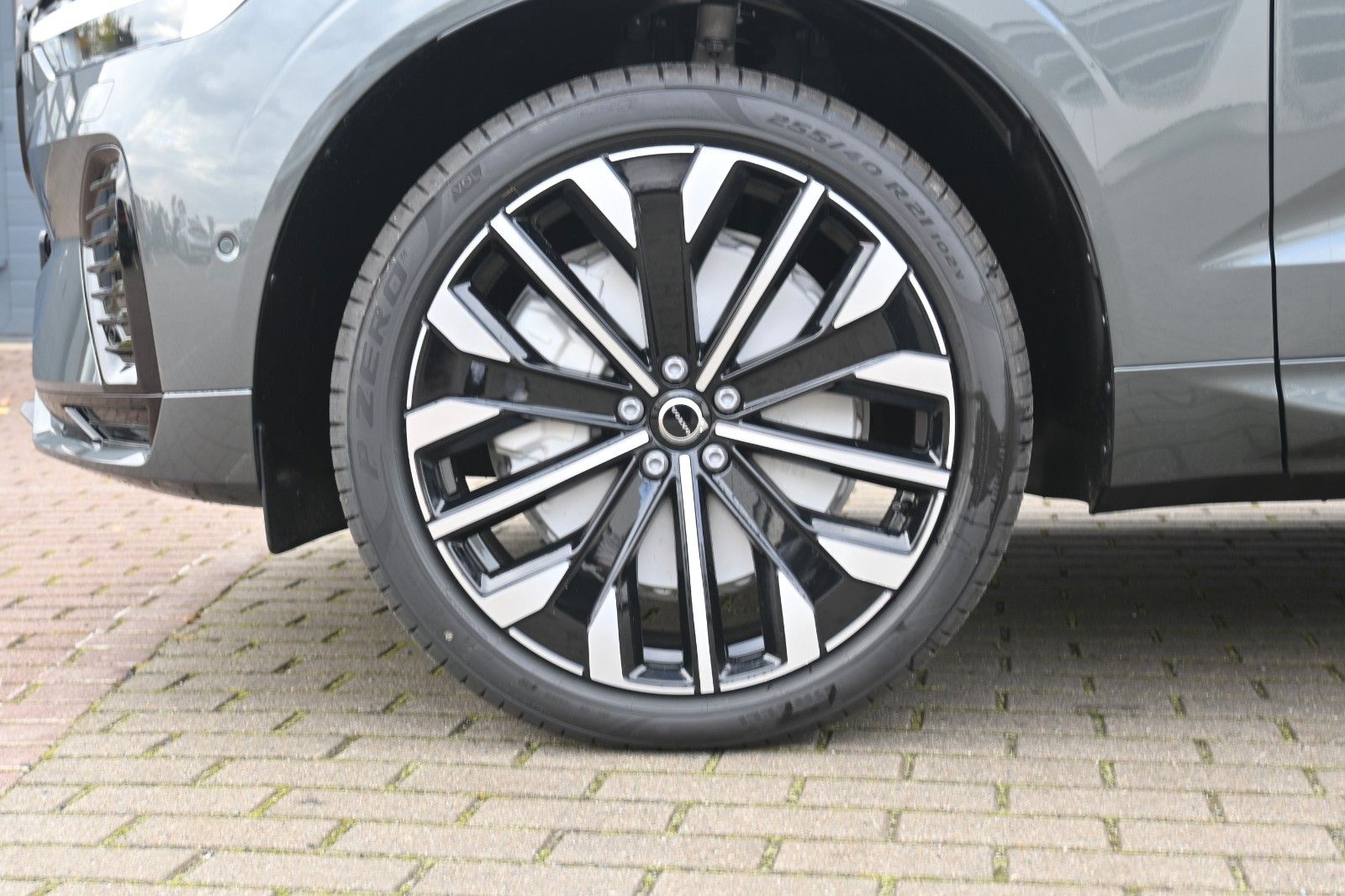 Fahrzeugabbildung Volvo XC60 Recharge T6 AWD Plus Dark