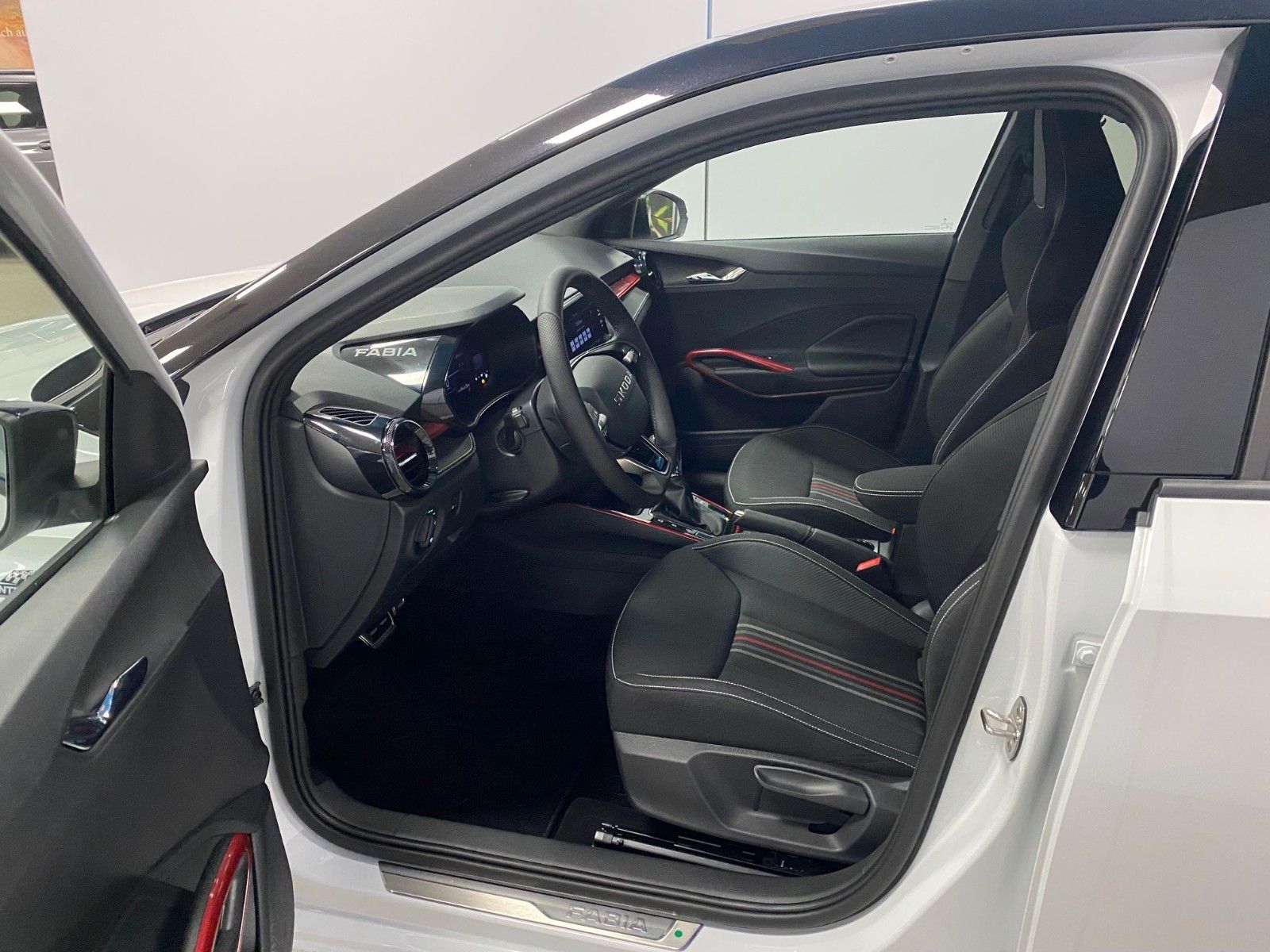 Fahrzeugabbildung SKODA Fabia 1.0 TSI DSG Monte Carlo+KAMERA+AppCon+PDC+