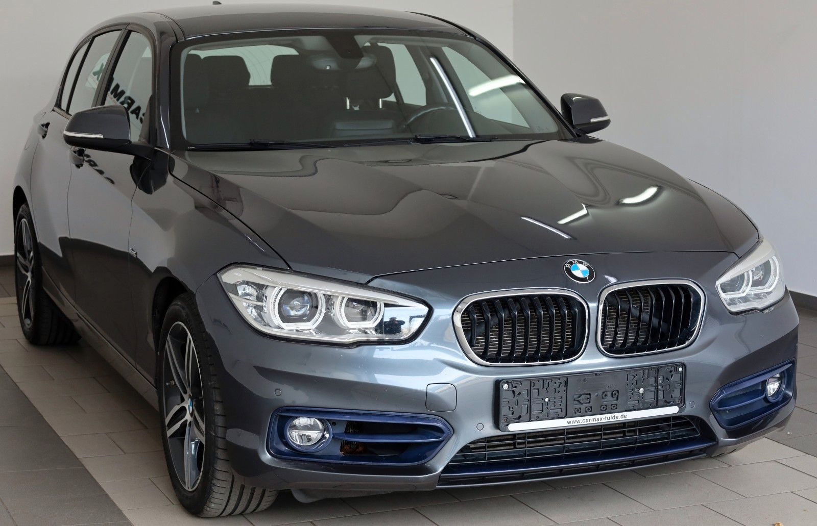 Fahrzeugabbildung BMW 118i Sport Line Lim. Navi,LED,SH,PDC,SR+WR