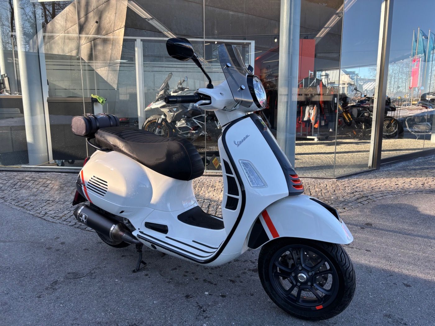 Fahrzeugabbildung Vespa GTS 300 Super Sport Arrow Auspuff