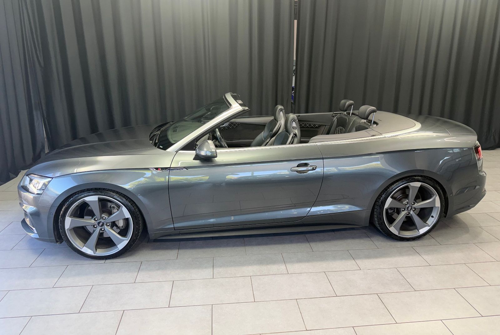 Fahrzeugabbildung Audi A5 Cabriolet S-LineB&O|MASSAGE|RS-SITZE|360°
