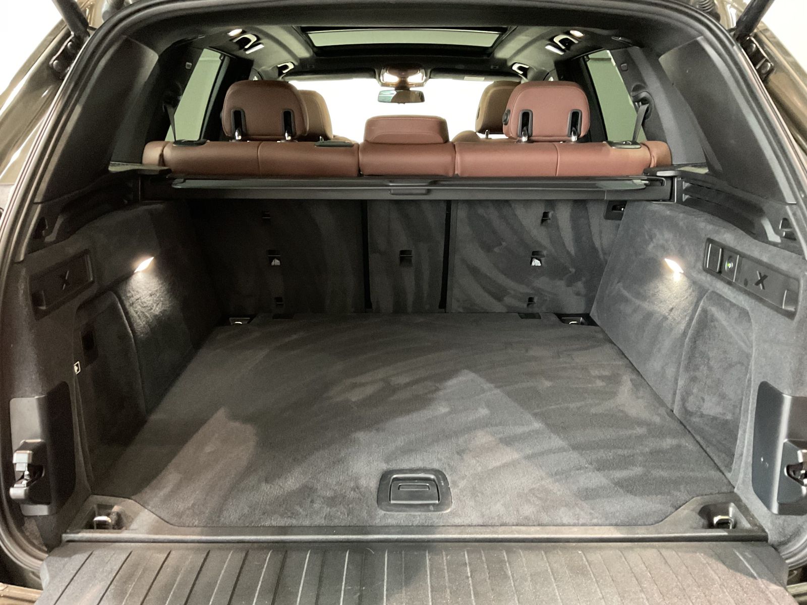 Fahrzeugeinzelansicht 14 Fahrzeugabbildung BMW X5 xDrive40d M Sportpaket Head-Up HK HiFi DAB