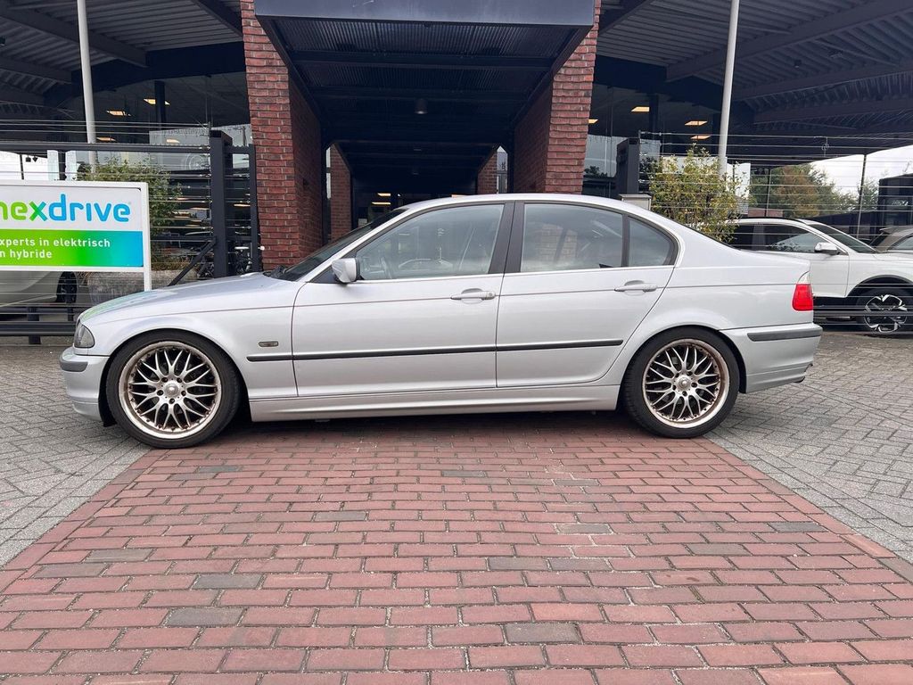 BMW 320 3-serie 320i Executive