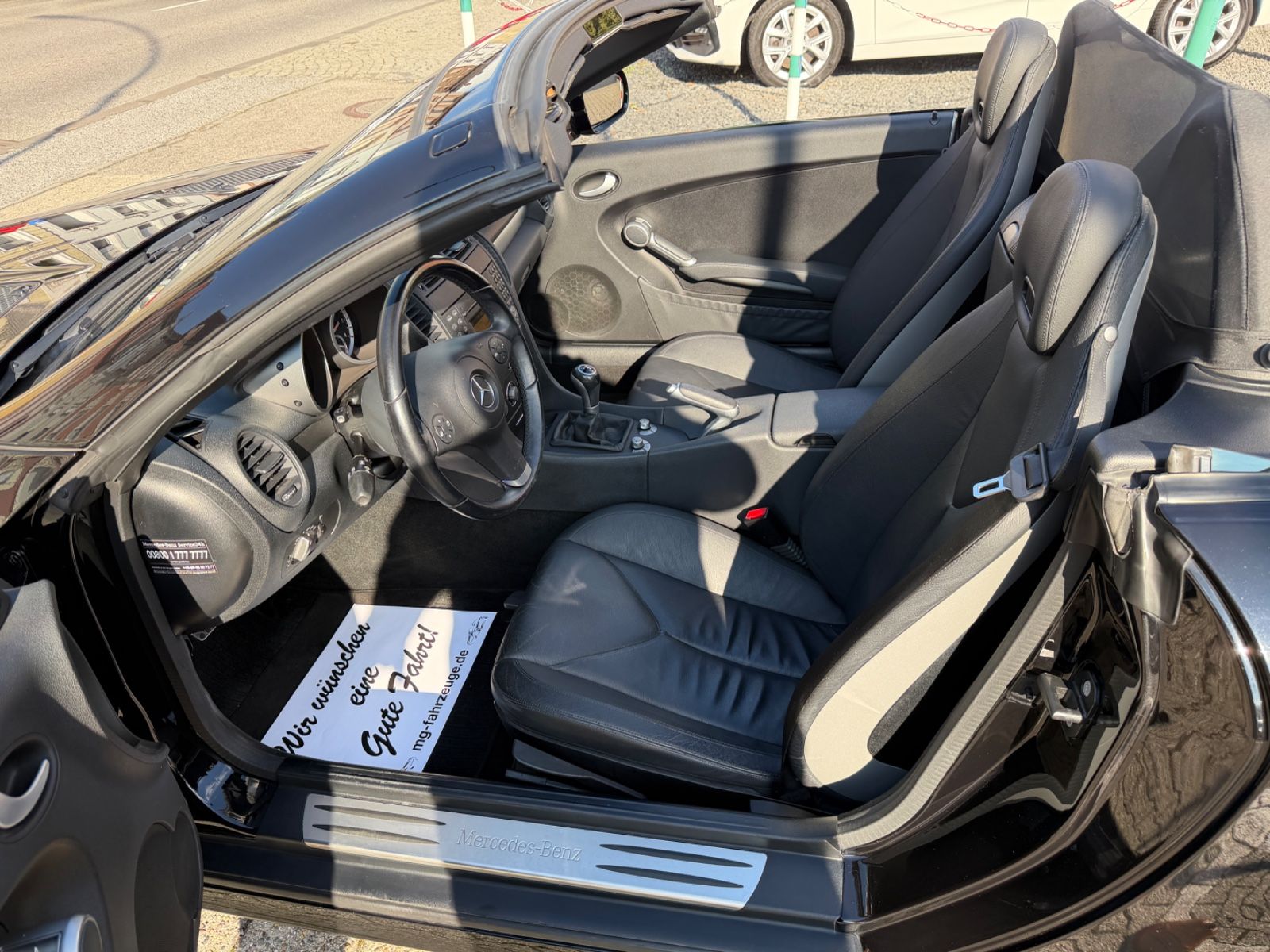 Fahrzeugabbildung Mercedes-Benz SLK 200 Kompressor 18 ZOLL LEDER AIRSCARF TEMPOM