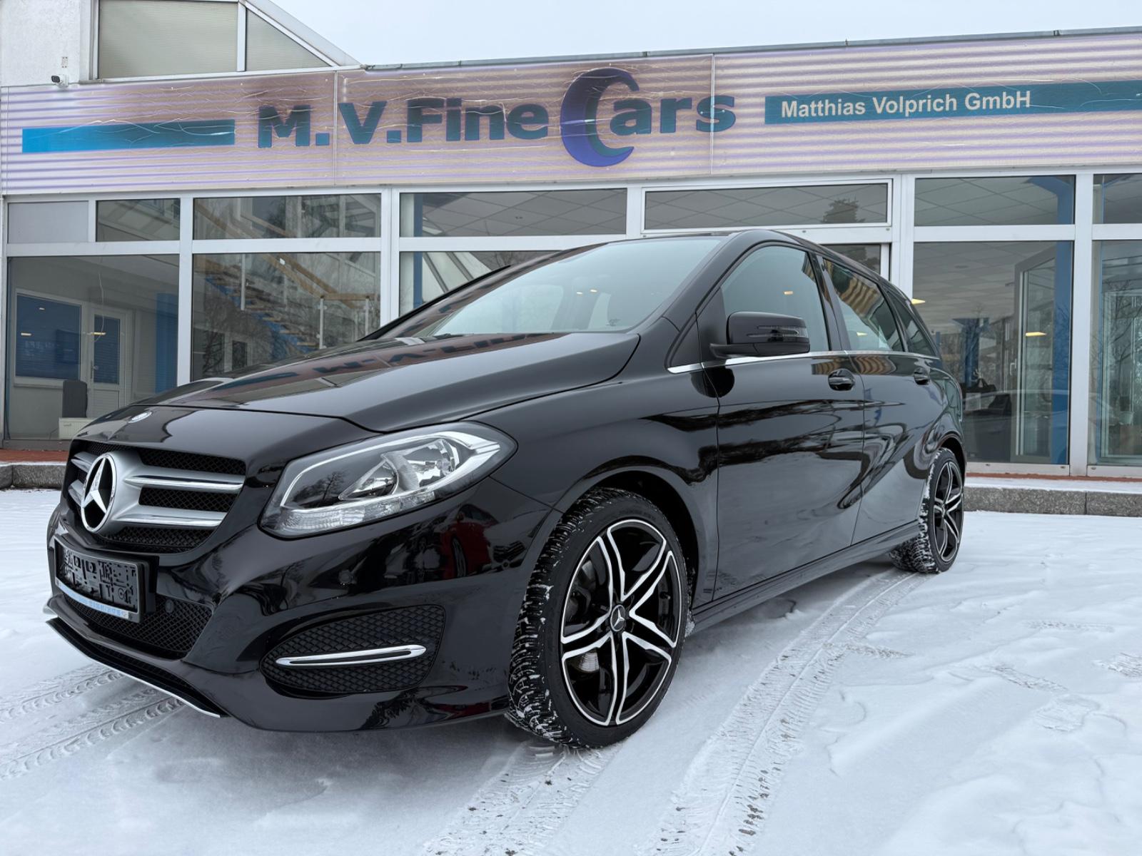 Mercedes-Benz B 180 *Pano*Navi*BT*RFK*