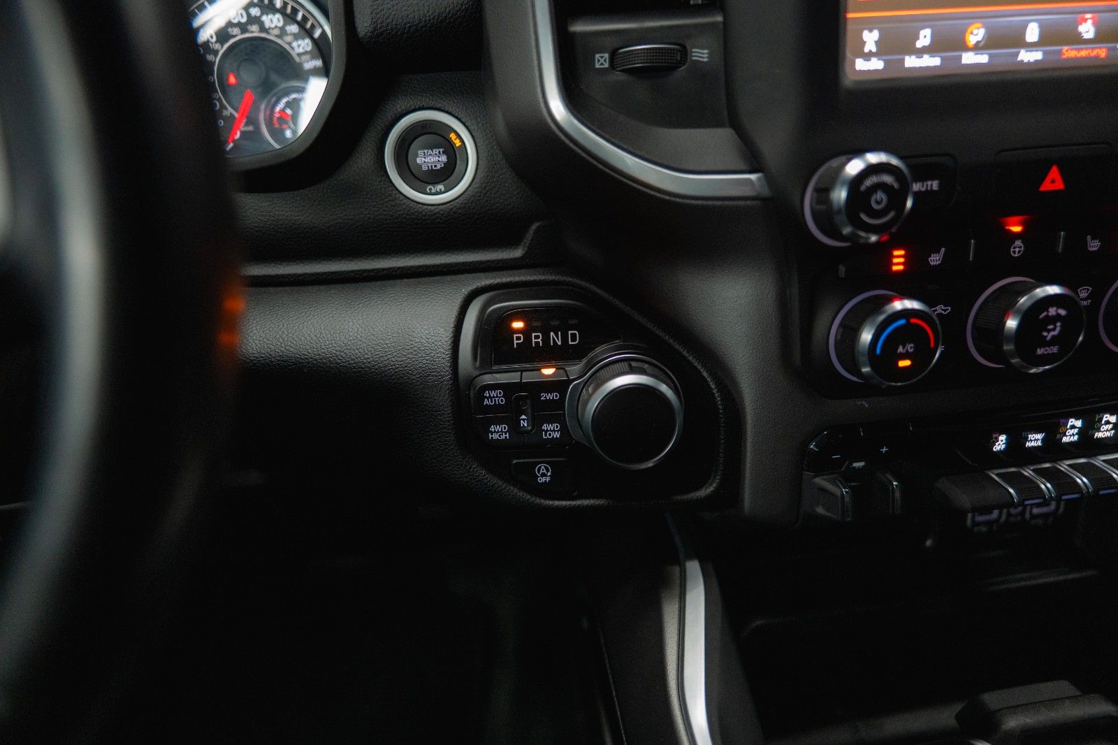 Fahrzeugabbildung Dodge RAM 5.7 V8 HEMI 4x4 OFFROAD NIGHT-Edition LED