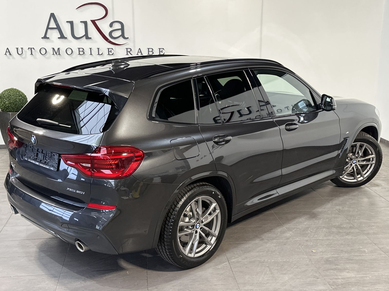 Fahrzeugabbildung BMW X3 xDrive20i M-Sport NAV+LED+PANO+HIFI+19ZO+1HD