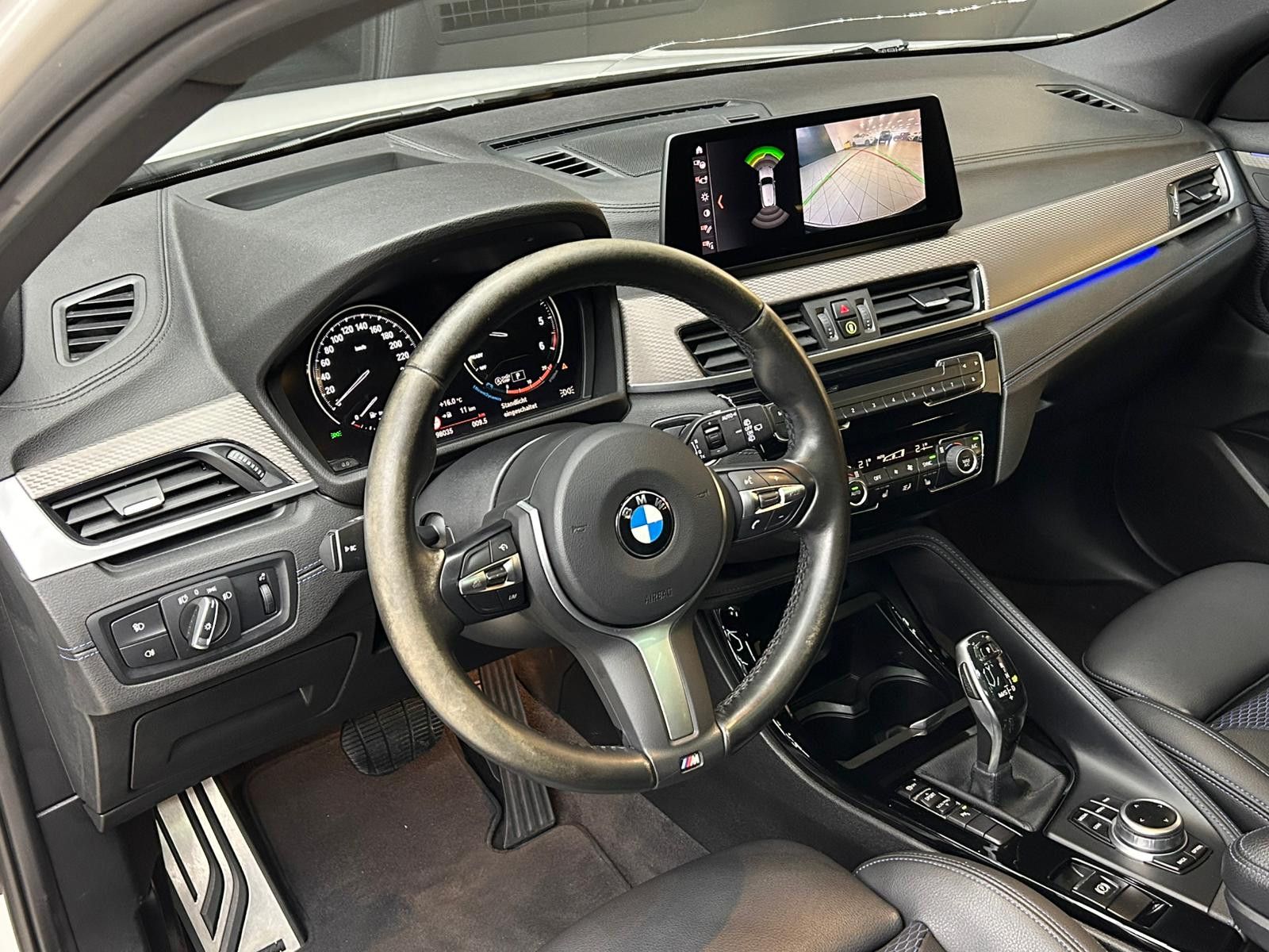 Fahrzeugabbildung BMW X2 20d M Sport M PAKET+SHADOW+PANO+HEAD+KAMER+19