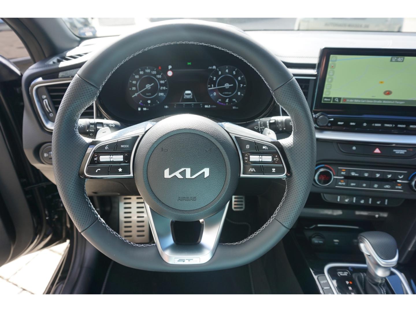 Kia Ceed_sw 1.5T 140 GT Line DCT7 Pano AHK Navi LED 