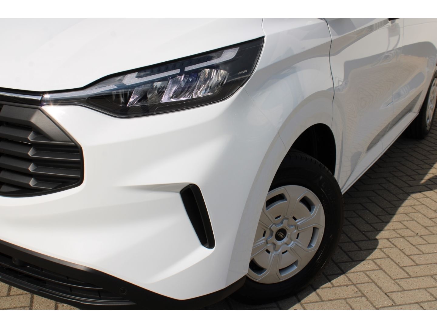 Fahrzeugabbildung Ford Transit Custom 320 L1 Trend LED GRA PDC RFK AHK