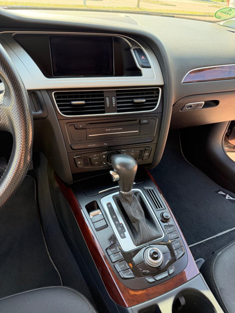 Audi A4 2009 — photo 9