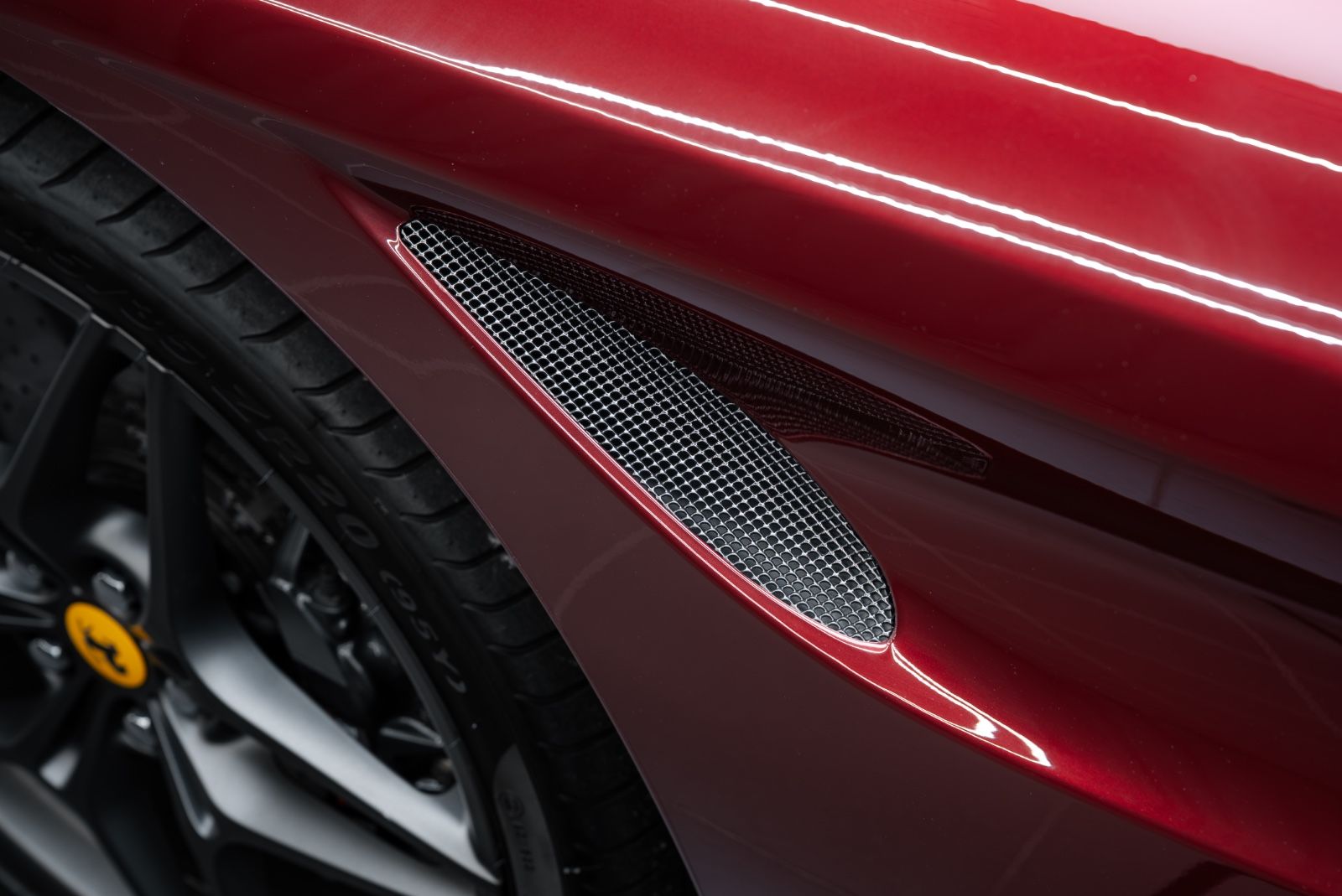 Fahrzeugabbildung Ferrari California T ATELIER/SPECIAL COLOUR/WENIG KM