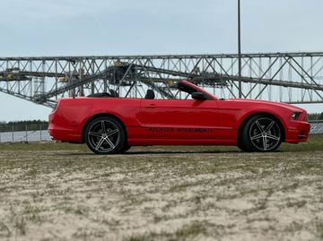 Ford Mustang - 6