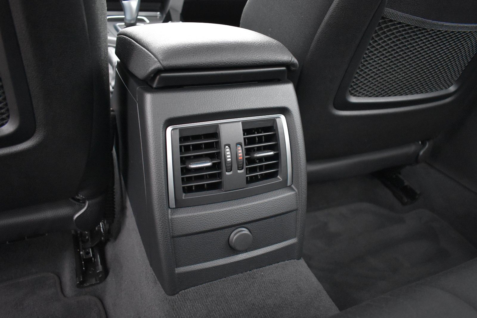 Fahrzeugabbildung BMW 320 i Limo. Sport Line