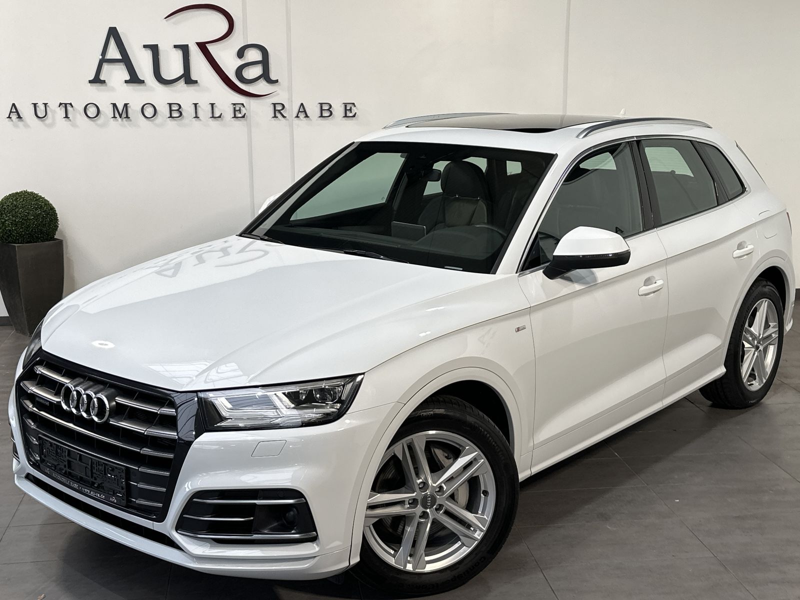 Fahrzeugabbildung Audi Q5 55 TFSIe Qu S-Line NAV+LED+AHK+VCOCK+PANO+SHZ
