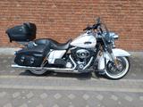 Harley-Davidson Harley Davidson Road King (2013) - Motorräder in Solingen