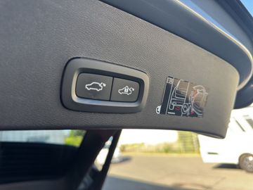 Volvo XC40 D4 AWD R-Design *360*4C*AHK*BLIS*STHZ* NAVI