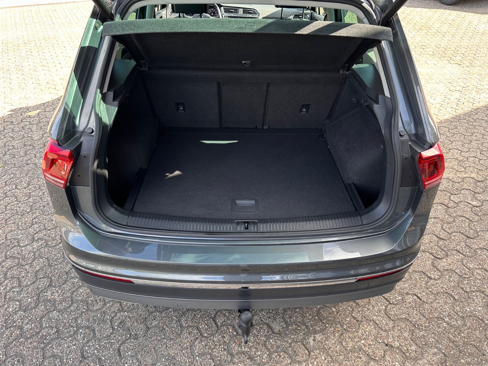 Fahrzeugabbildung Volkswagen Tiguan 2.0 TDI 4M Highline DSG AHK/HUD/Navi/LED