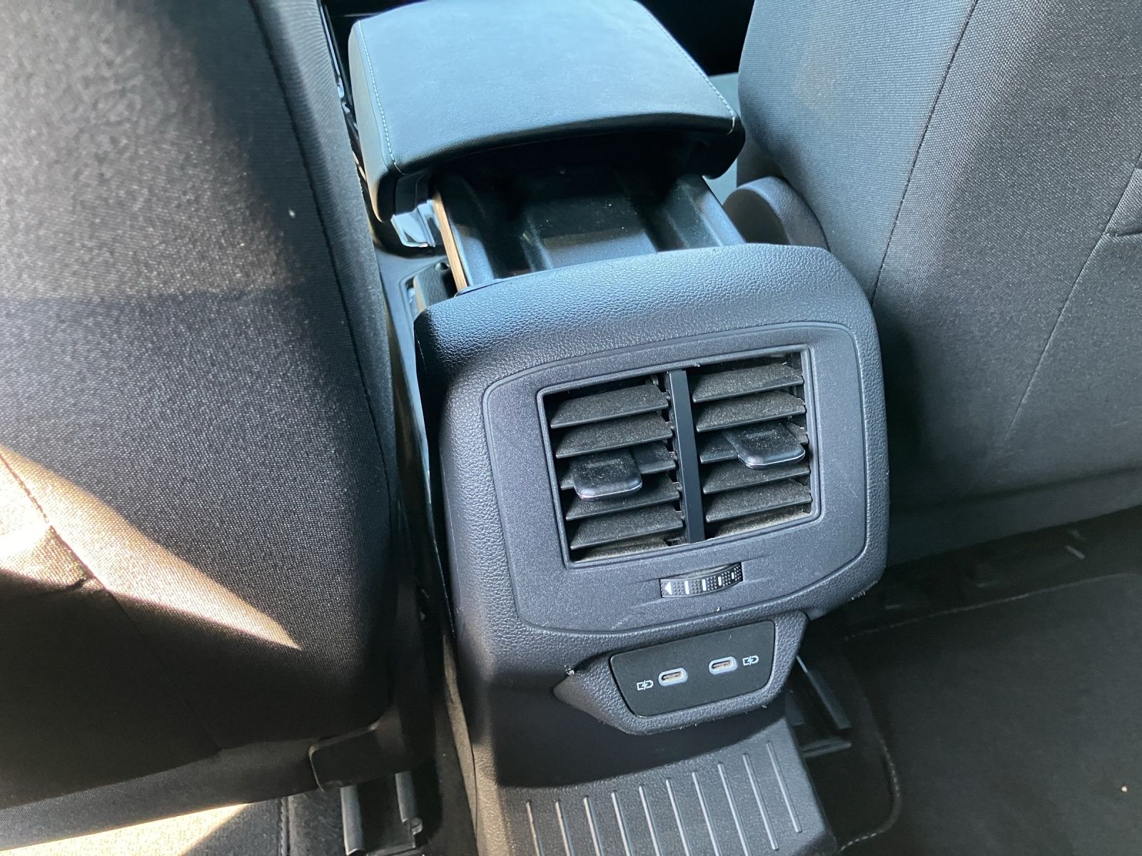 Fahrzeugabbildung Volkswagen T-Roc R-Line Matrix Navi ACC AHK SHZ